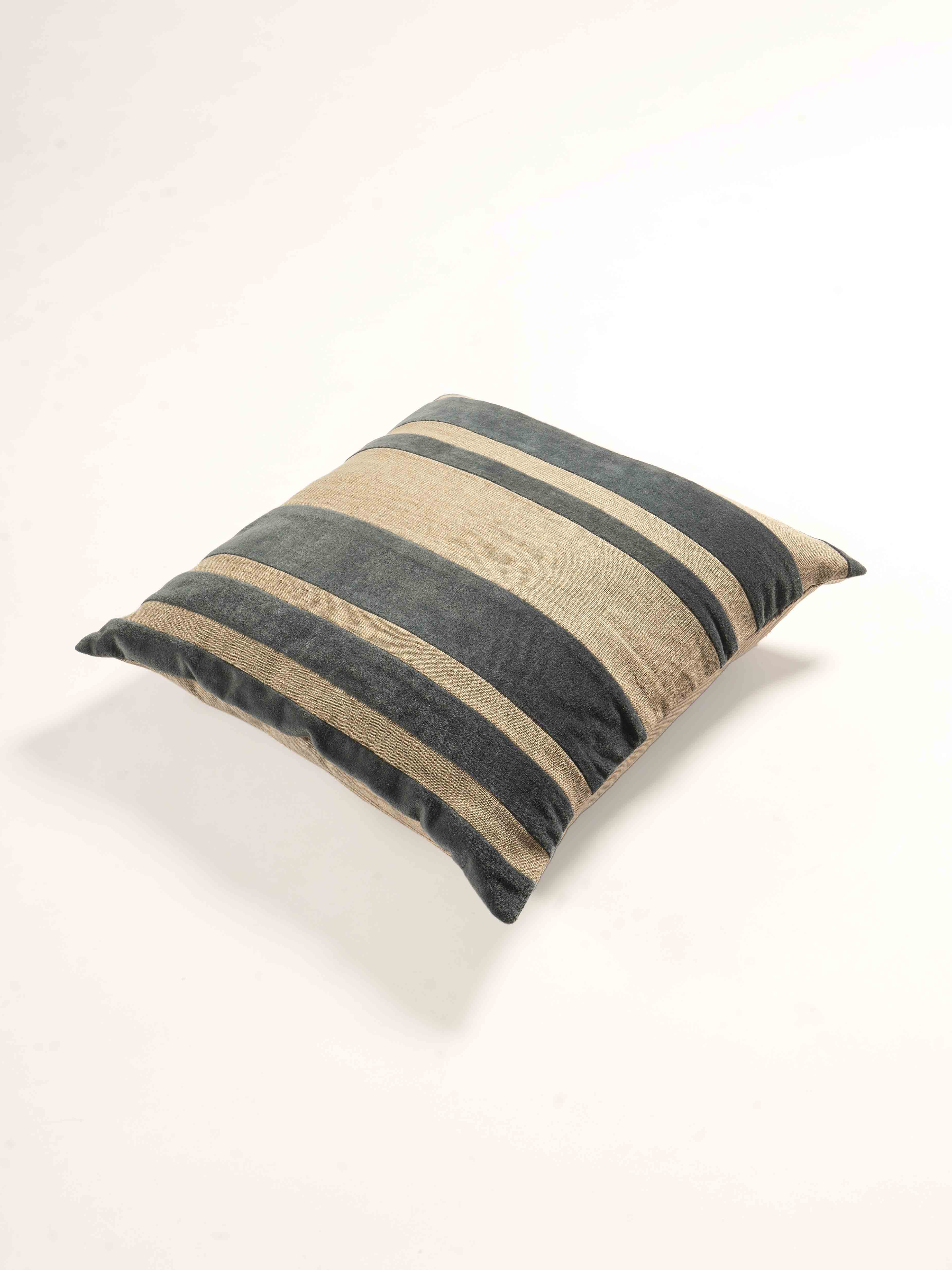 Niklusi Solid Dyed Patched Cushion Cover