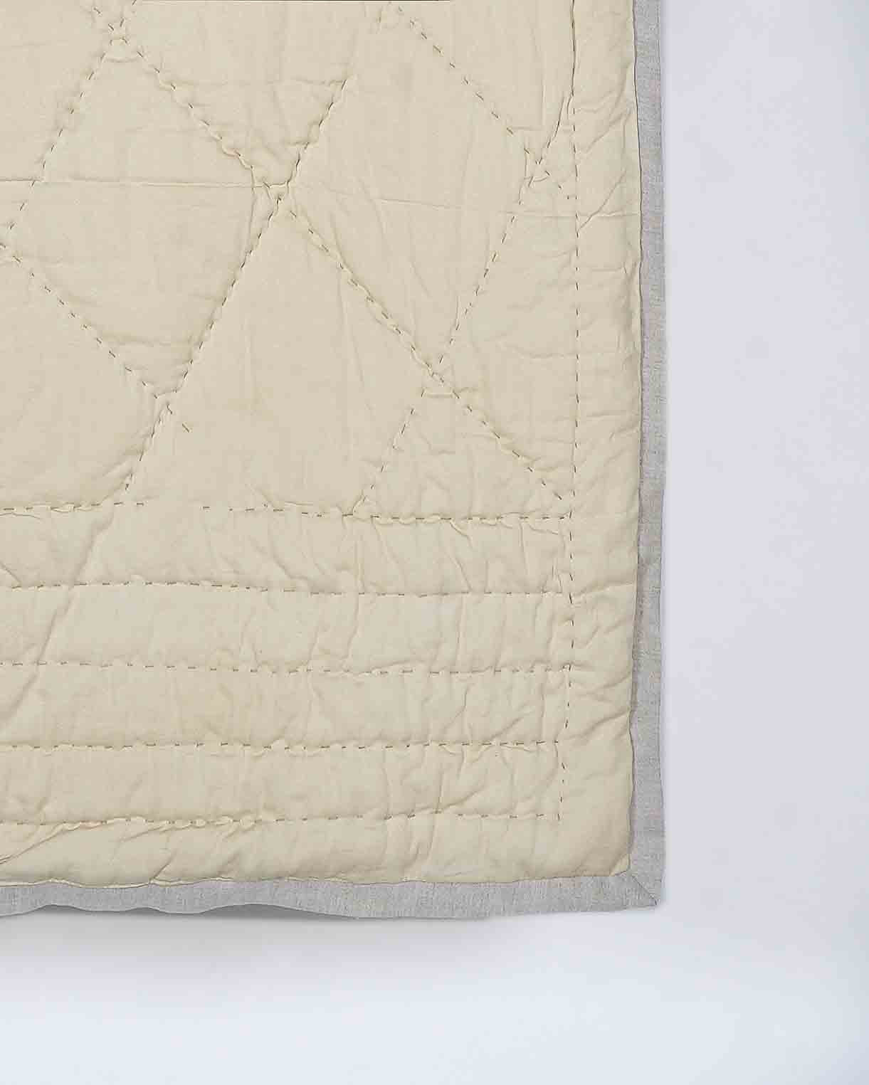 Vecca Natural Dyed Solid Quilt with 1 inch flange